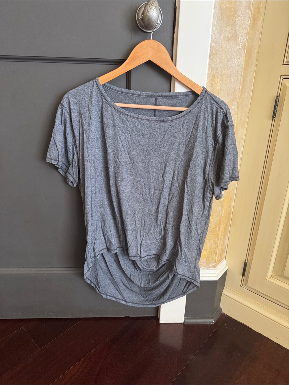 Women's Gray Short-Sleeve Draped Hem Top